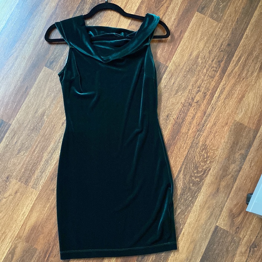 Green wiggle dress velvet size M